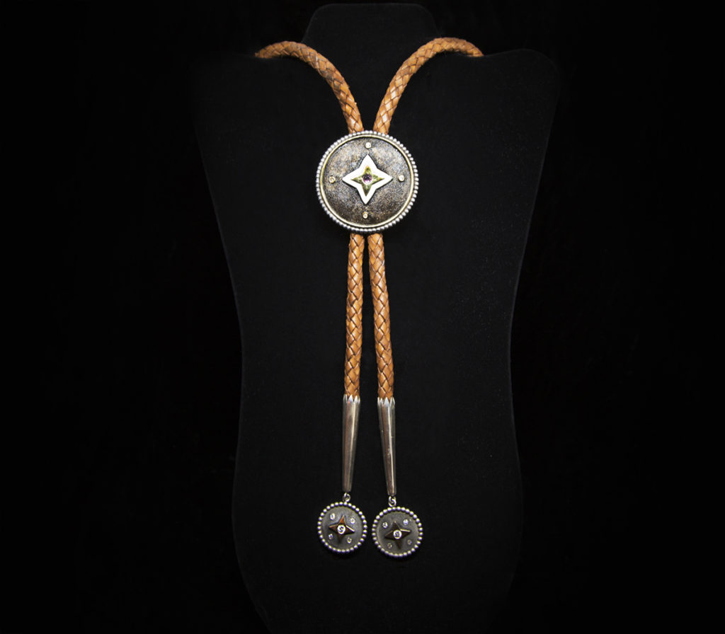Star bolo 18K gold and white sapphire